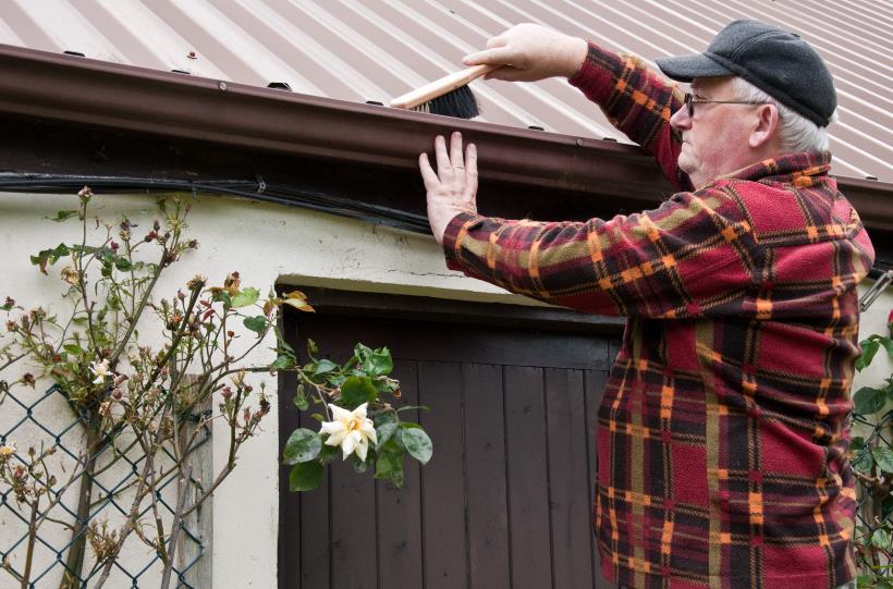 Cleaning Gutters - Have a Spring Ready Backyard in 5 Easy Steps